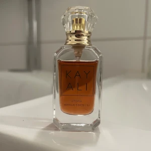 Kayali Utopia Vanilla Coco 21 parfym - Parfym  från Kayali, Utopia Vanilla Coco 21.  Återstår ca 8,5 ml
