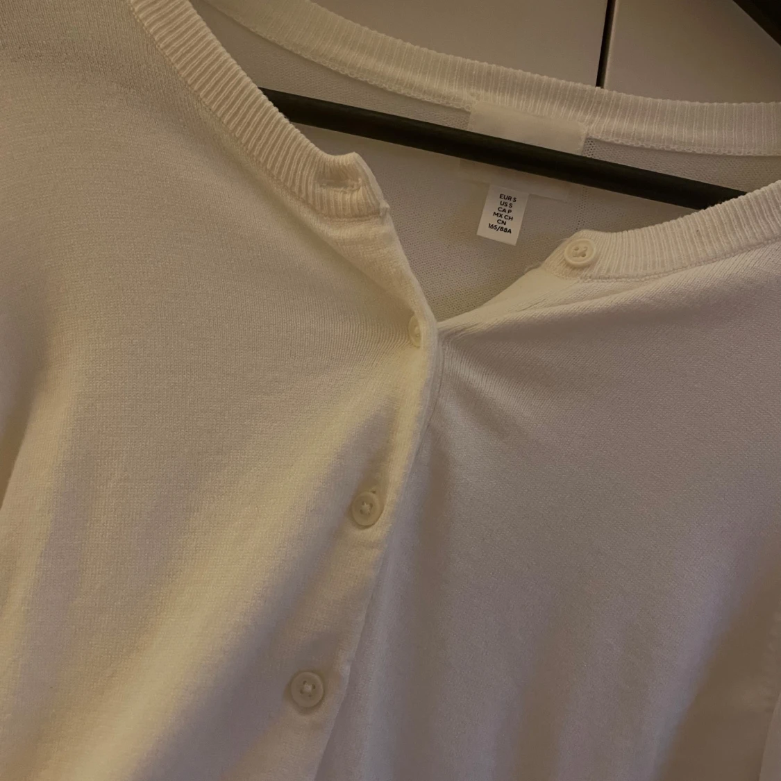 Vit kofta med knappar frÄn H&M