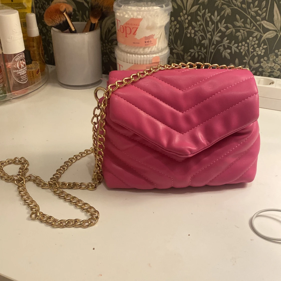 Quiltad rosa axel väska från Ullared