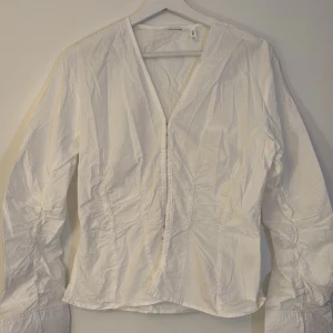 Topp - Supersnygg trendig topp från weekday, aldrig använd.