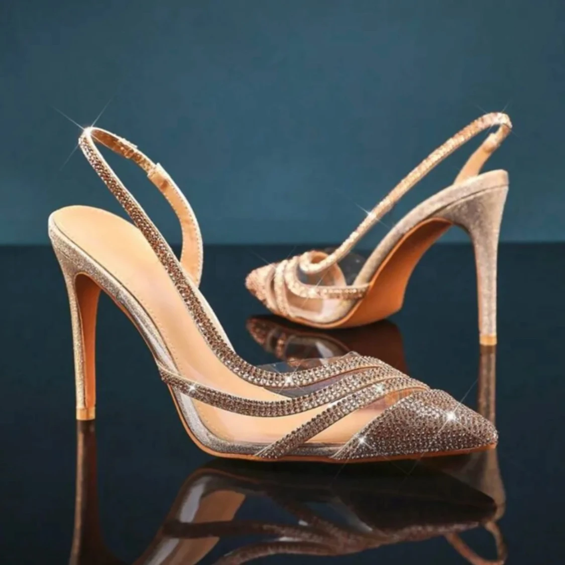 Glittriga pumps med spetsig tå - 2
