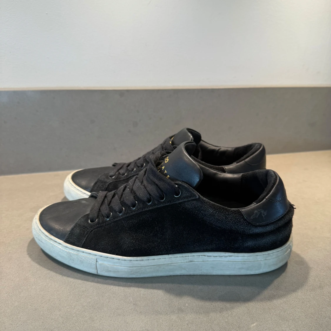 Svarta sneakers från Sandays