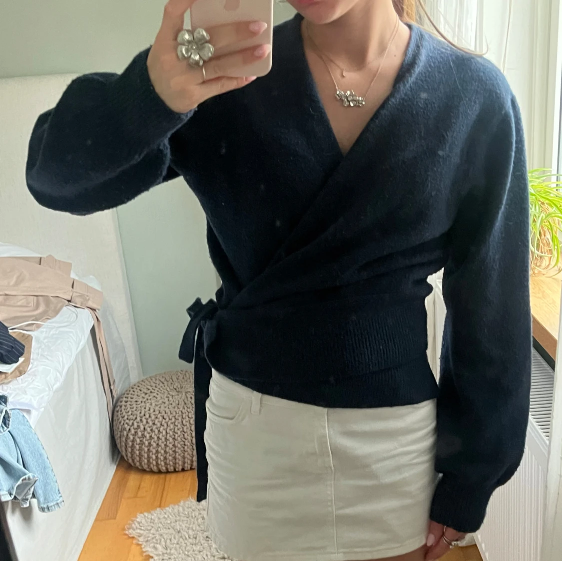 Mörkblå omlottkofta med knyt