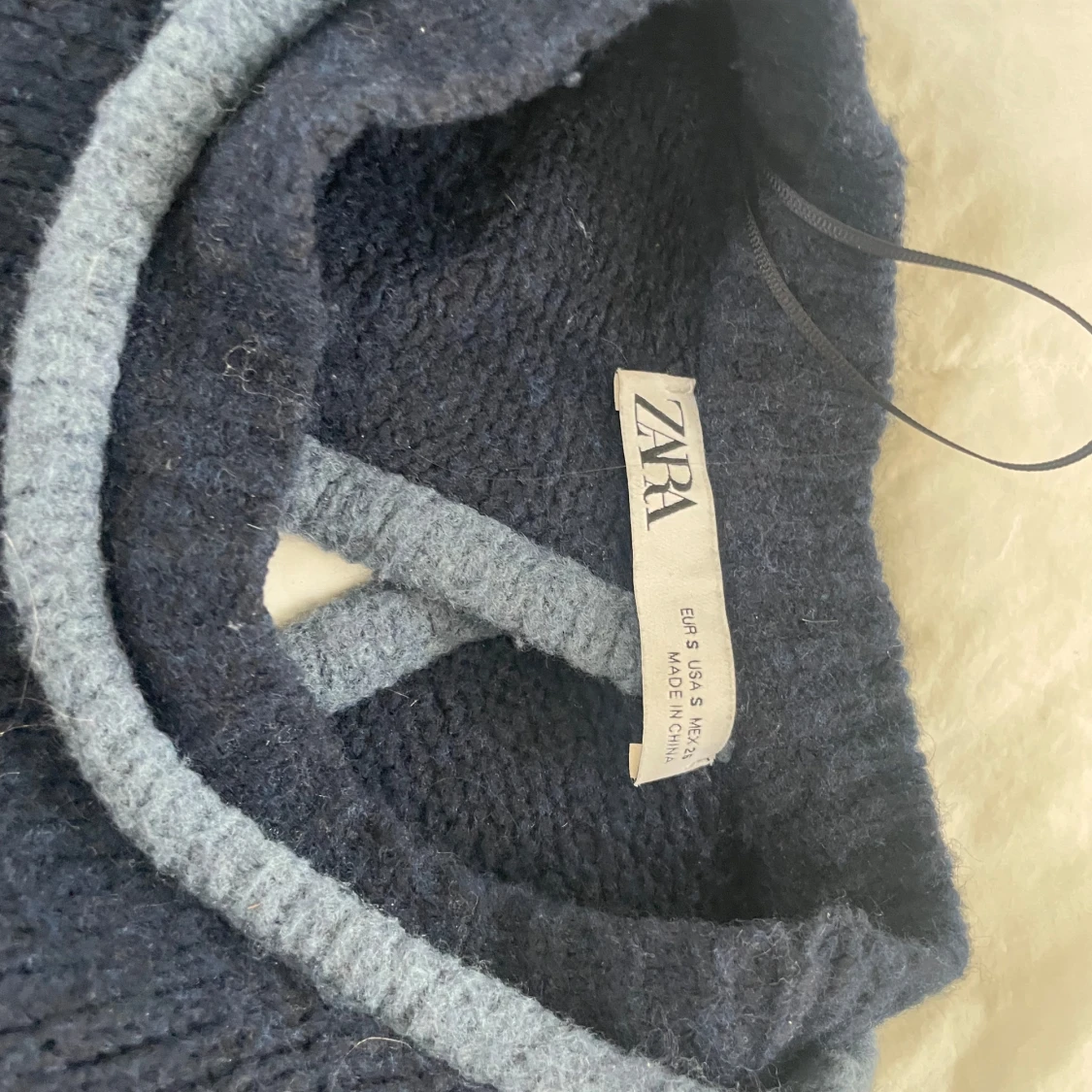 Mörkblå stickad tröja från Zara - 3