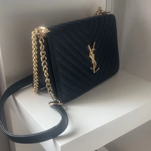 Väska  - Använt några gånger, inga tecken på användning. 