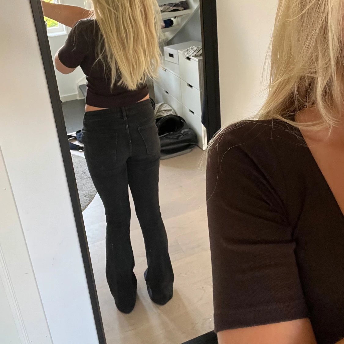 Svarta midwaist bootcut jeans - 2