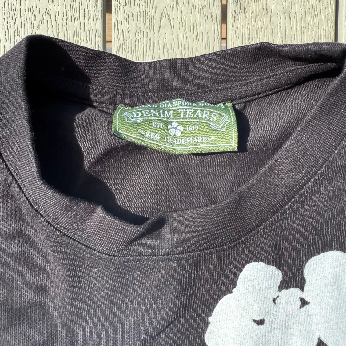 Svart Denim Tears t-shirt med blommor - 1