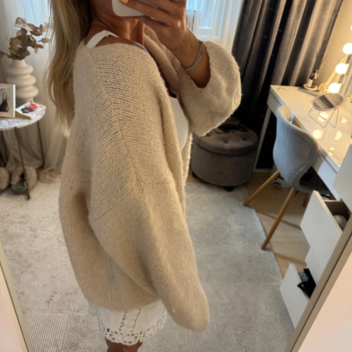 Beige stickad kofta med knapp - 3