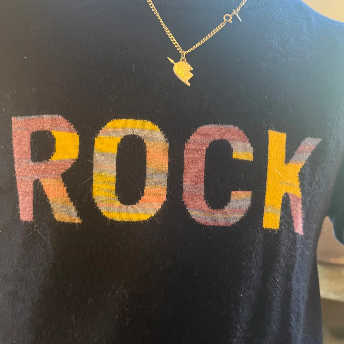 Mörkblå stickad tröja med ROCK-tryck💞 - 2