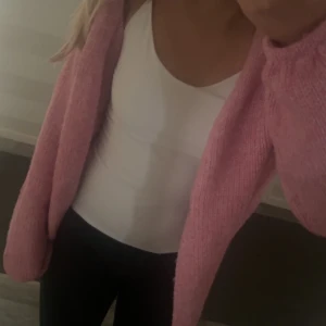 Rosa kofta - En otroligt fin rosa kofta som endast är använd 1 gång❤️💕