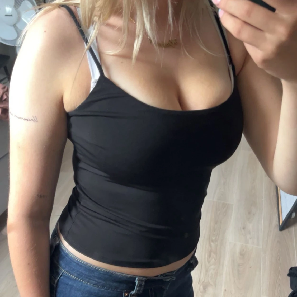 Svart tight linnetopp