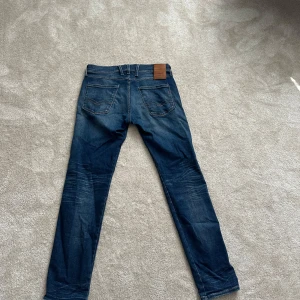 Replay Anbass  - Asfeta Replay anbass i storlek 30/32, de passar bra på mig som är 176. Inge defekter och knappt andvända. Skriv för mer bilder eller frågor!🍾