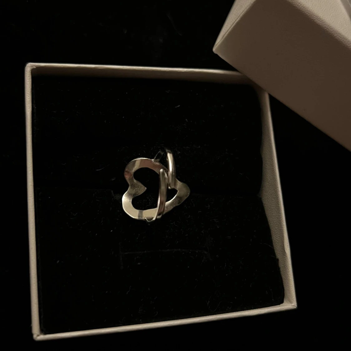 Silvrig stjärn ring  - 1