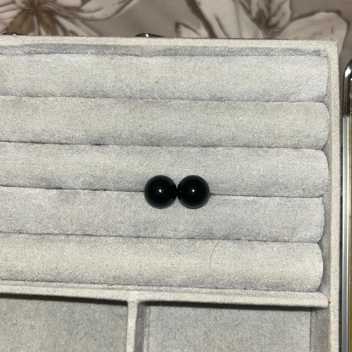 Svart pärlörhängen  - 2