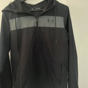 Under armour jacka - XS