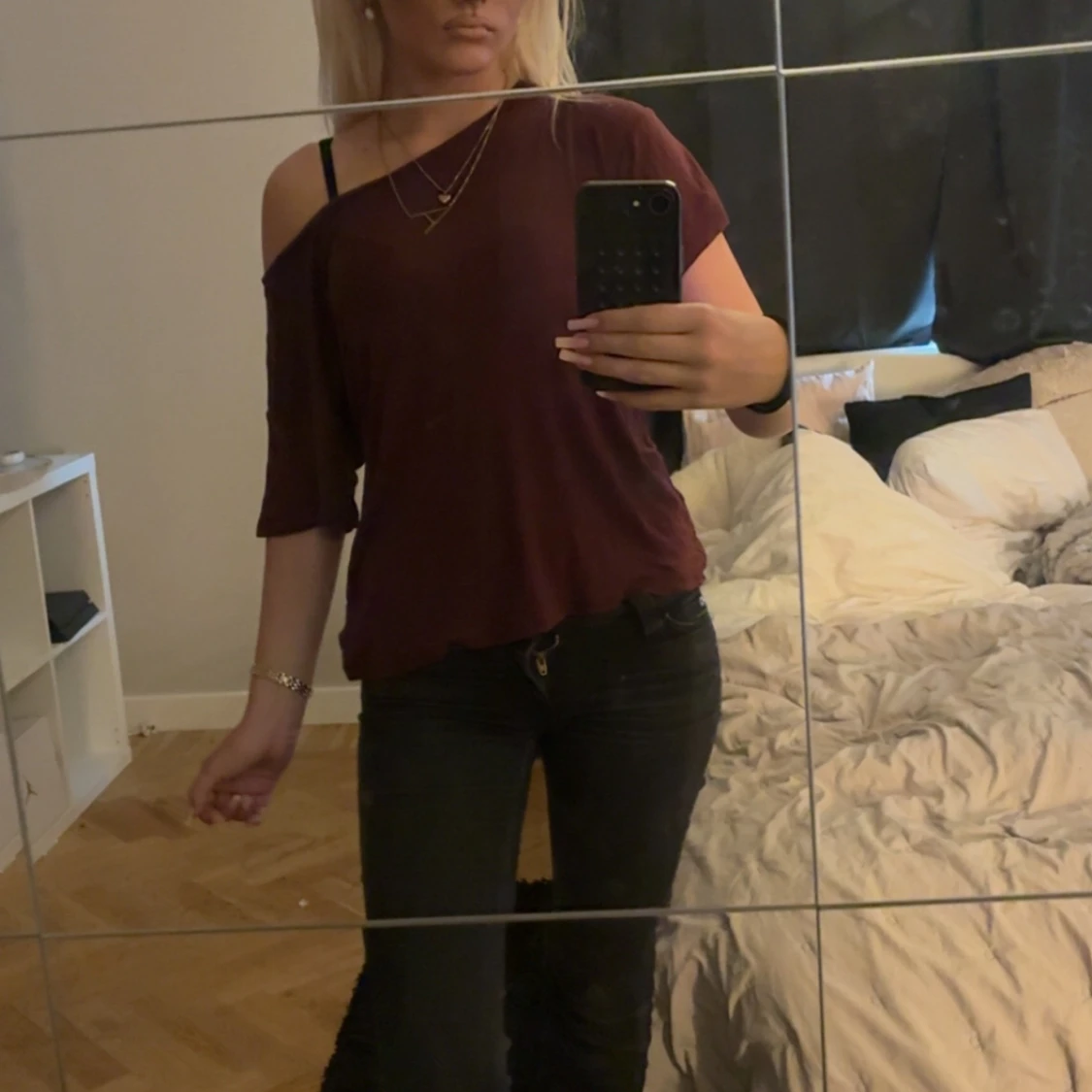 Vinröd loose topp med offshoulder - 1