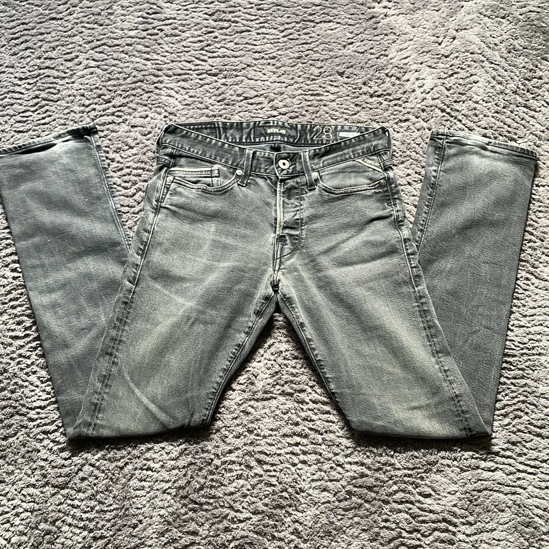 Gråa Replay jeans, storlek 28W 32L - 1