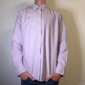 Rosa Ralph Lauren skjorta herr S, Small - Säljer nu en riktigt snygg rosa Ralph Lauren skjorta | strl S | modellen är ca 171cm och 56kg | skick 9/10, använd några enstaka gånger | skriv vid frågor! //HLselling