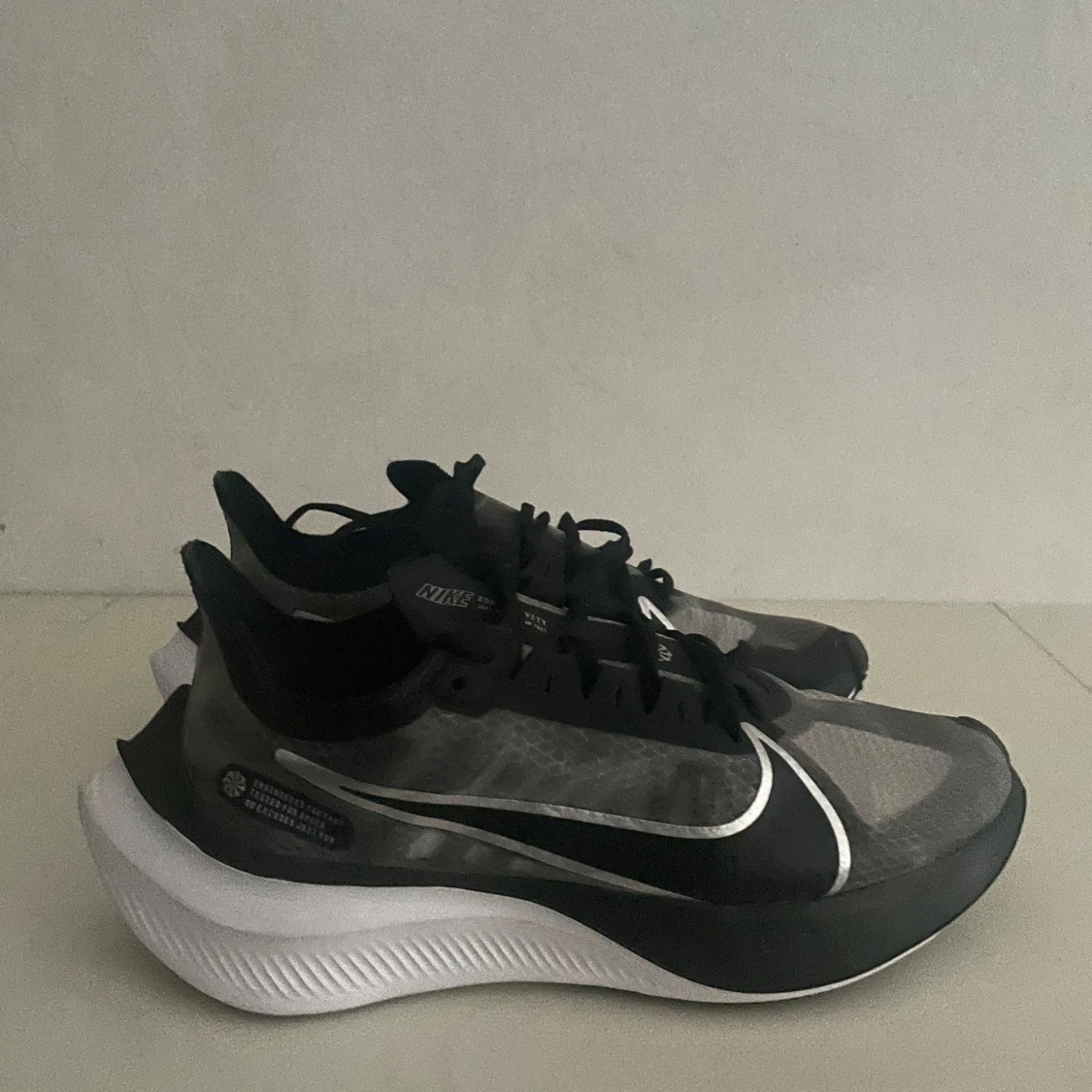 Nike Zoom Gravity svarta sneakers