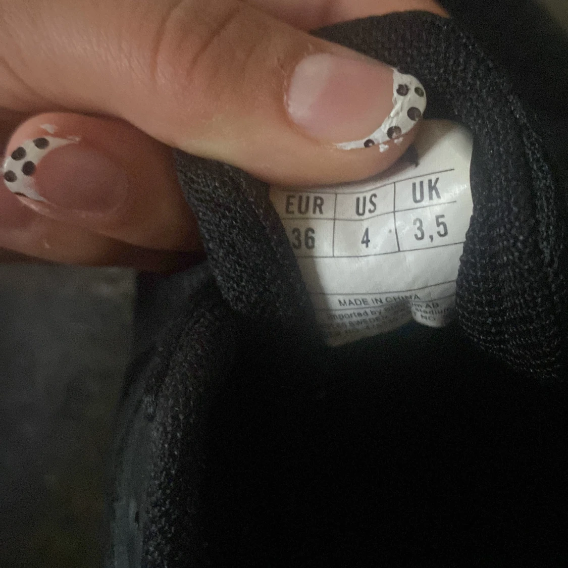 Svarta sneakers med vit sula, strl 36 - 2