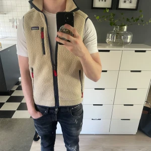 Patagonia väst - Riktigt fet Patagonia väst i extremt bra skick! Skriv vid funderingar och frågor! 