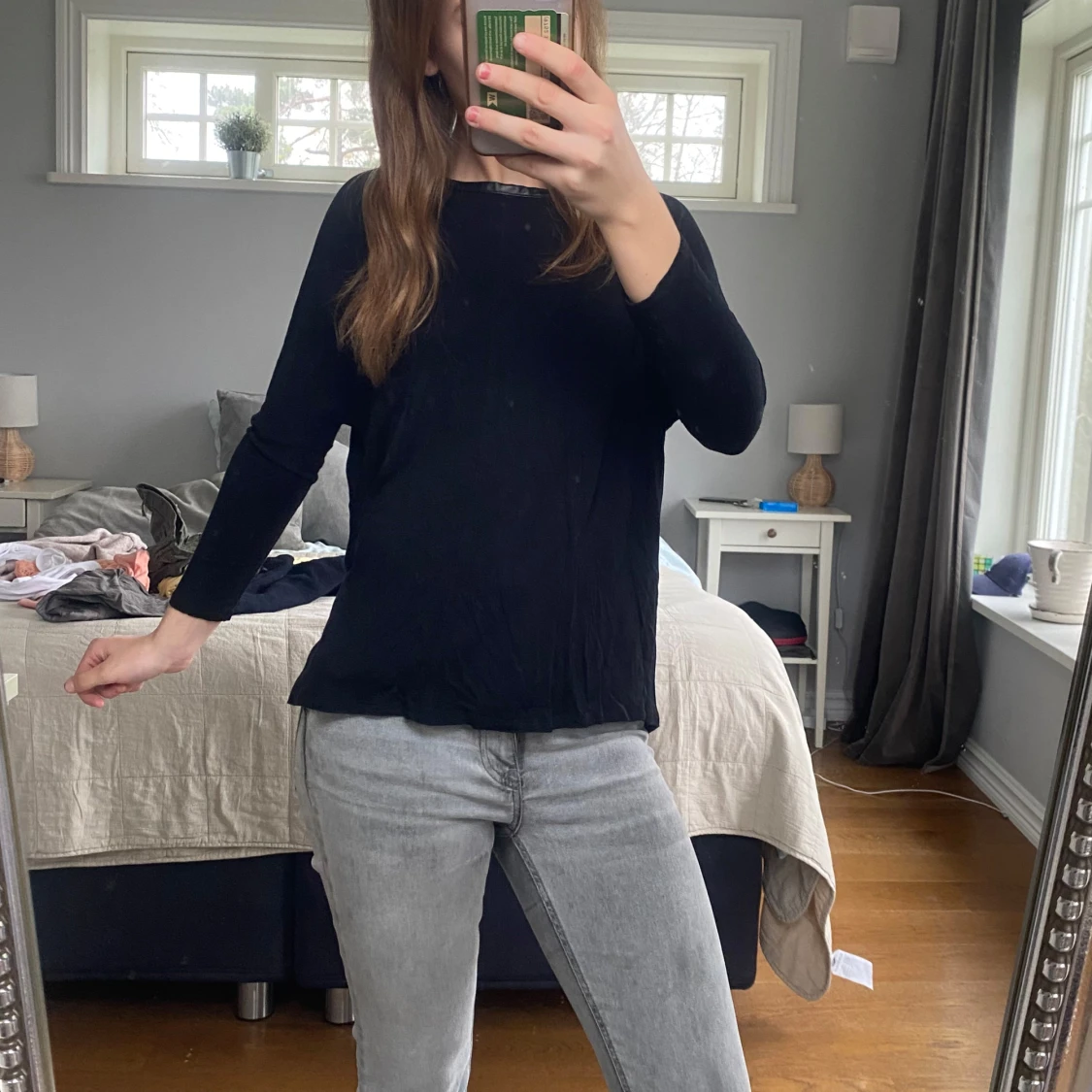 Basic svart tröja  - 1