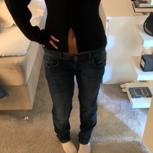 lågmidjade jeans  - snygga lågmidjade jeans som jag har sytt ner för att blir extra lågmidjade 💓
