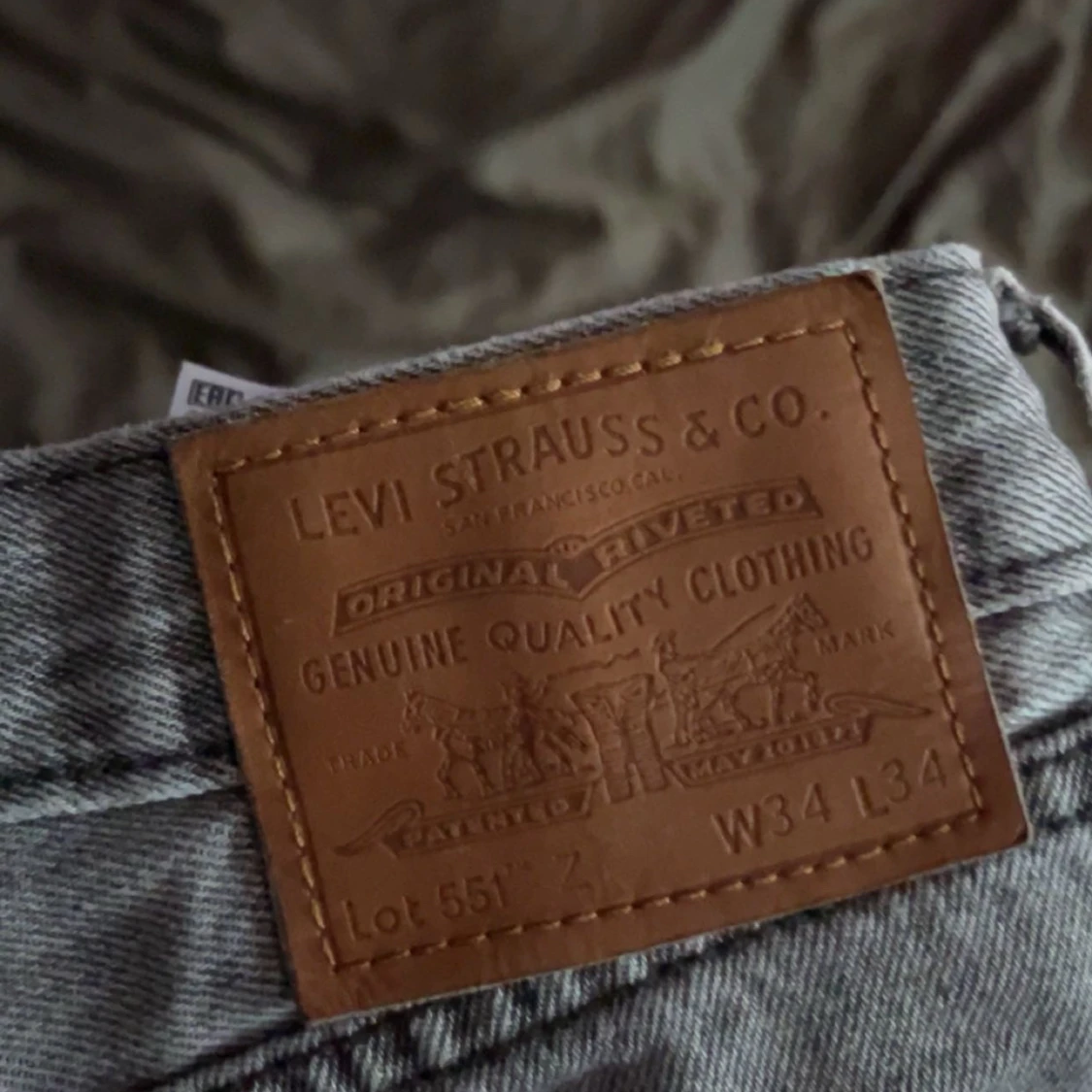 Grå jeansbyxor från Levi's 551 - 2