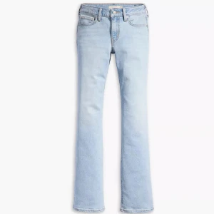 Low waist levis jeans - Lågmidjae levis jeans, säljs inte längre, modellen heter 518 superlow boot cut. Köpta i usa second hand.  Älskar dem men aldrig kunnat använda då dem är för långa för mig som är 158