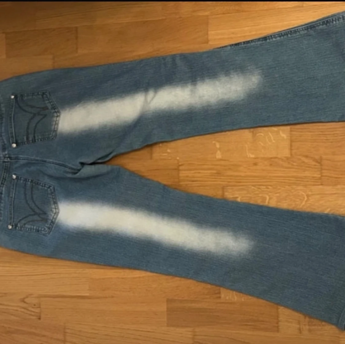 Blå broderade jeansbyxor från Wanili - 2