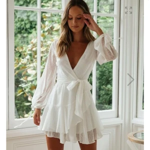 Student klänning  - Aldrig använd men prislappen är borta💗