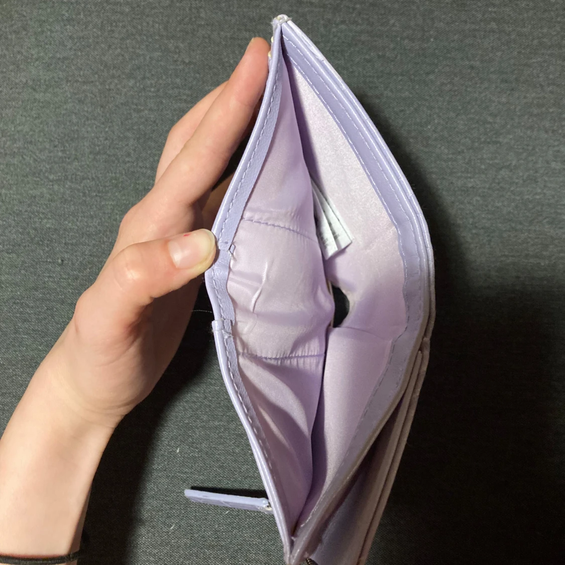 Ljuslila plånbok från Monki med krokodilstruktur - 3