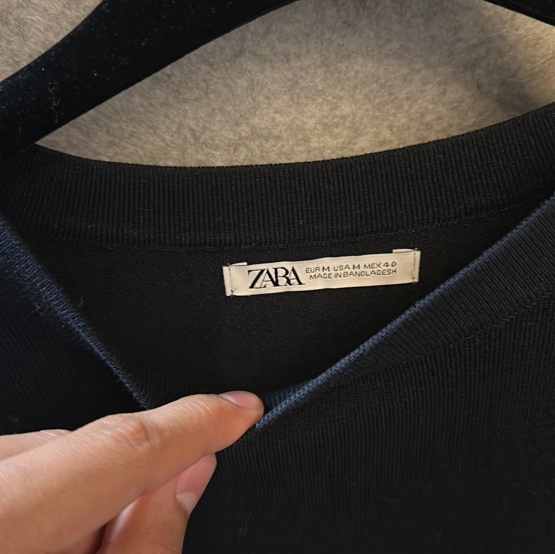 Svart långärmad tröja från ZARA - 1