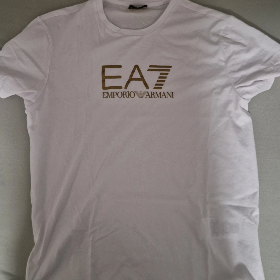 Vit t-shirt från Emporio Armani EA7