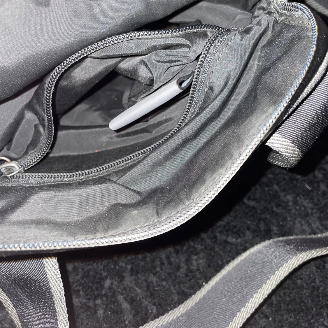 Svart axelväska från Hugo Boss - 2