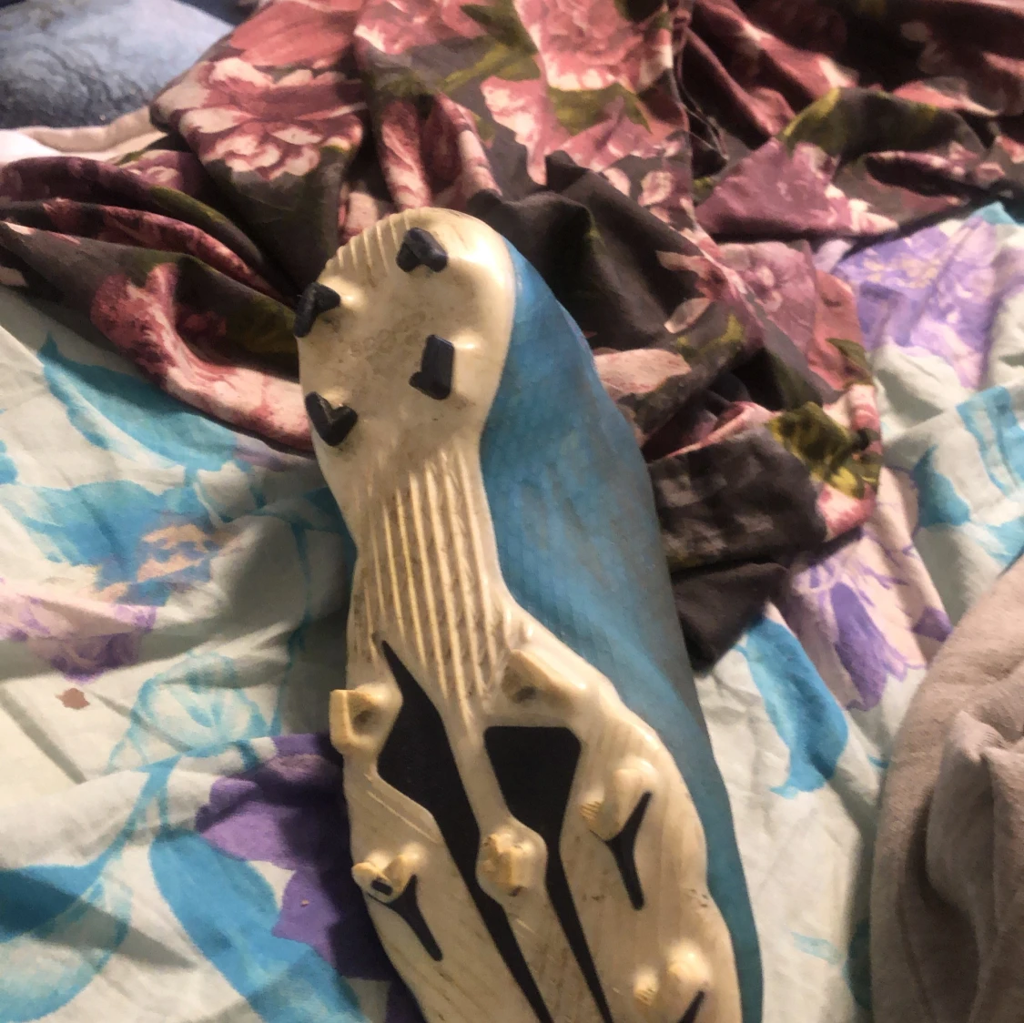 Blåa fotbollsskor från Adidas - 2