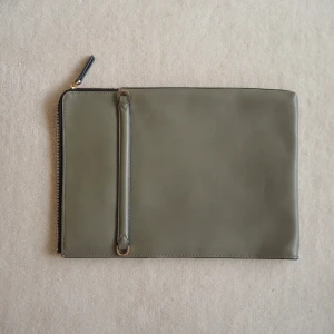 Svart och grå datorfodral  - Stilren datorfodral i svart och grått! 