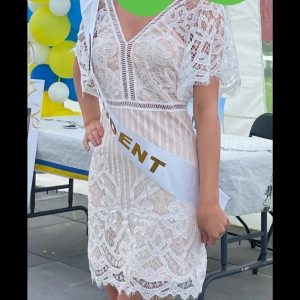 Studentklänning  - Jag säljer min fina studentklänning 🎓. Klänningen passar både S/XS.