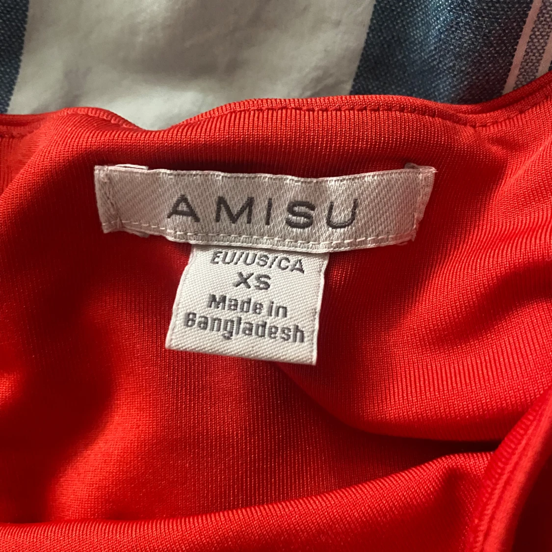 Röd croppad linnetopp från Amisu - 1