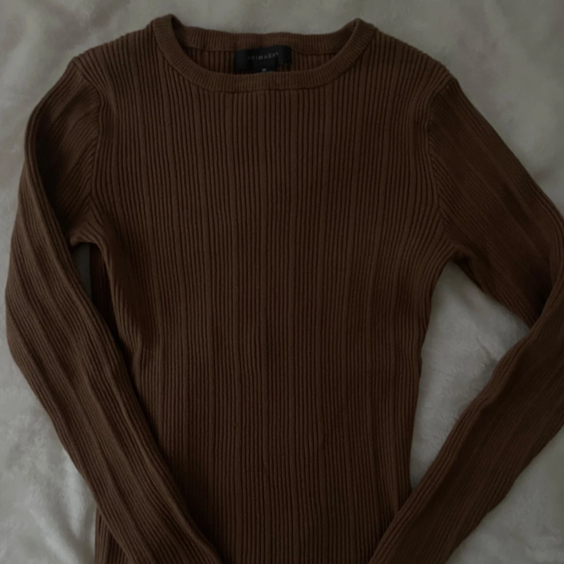 Brun ribbad tröja från Primark