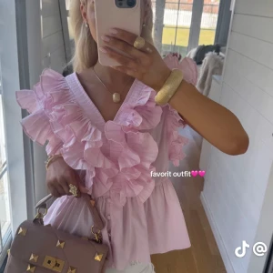 Super fin topp - Säljer denna jätte gulliga rosa topp!!!💕💕helt oanvänd med prislapp kvar 