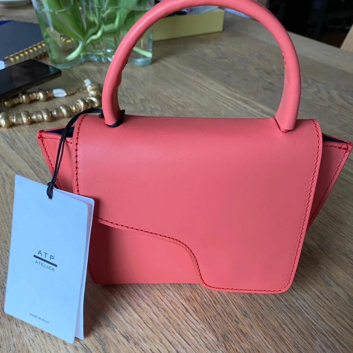 SÖKER Korallrosa handväska från ATP Atelier
