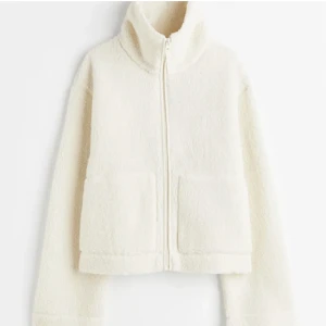 Hm Teddy jacka - Säljer min supermysiga Teddy jacka från hm,  super eftertraktad🤍