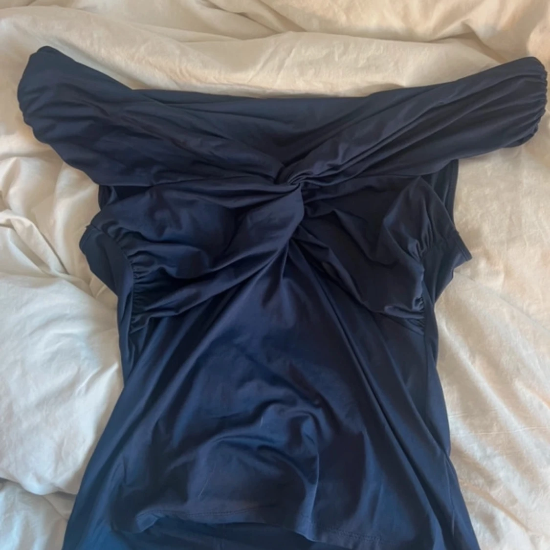 Mörkblå offshoulder topp - 1