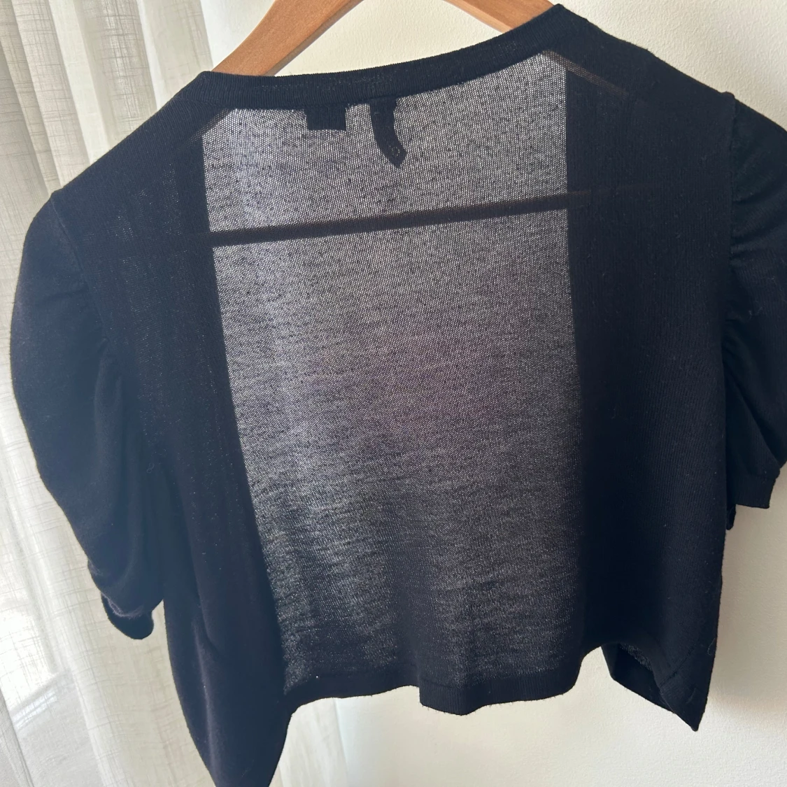 Svart bolerotopp med korta ärmar - 1