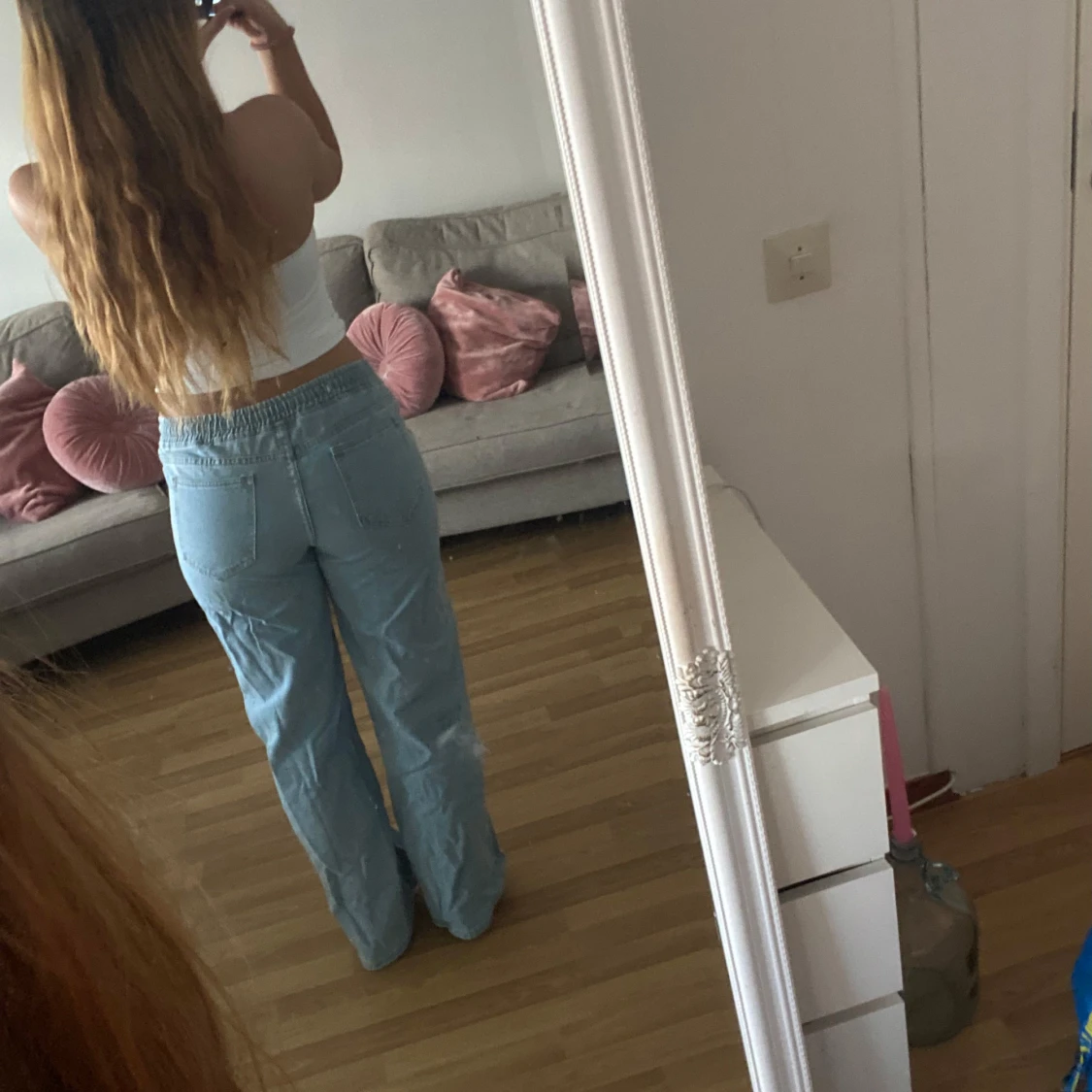 Blåa jeansbyxor med dragsko - 1