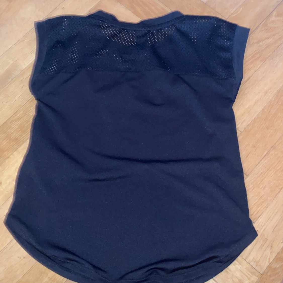 Svart sportig t-shirt från SOC - 1