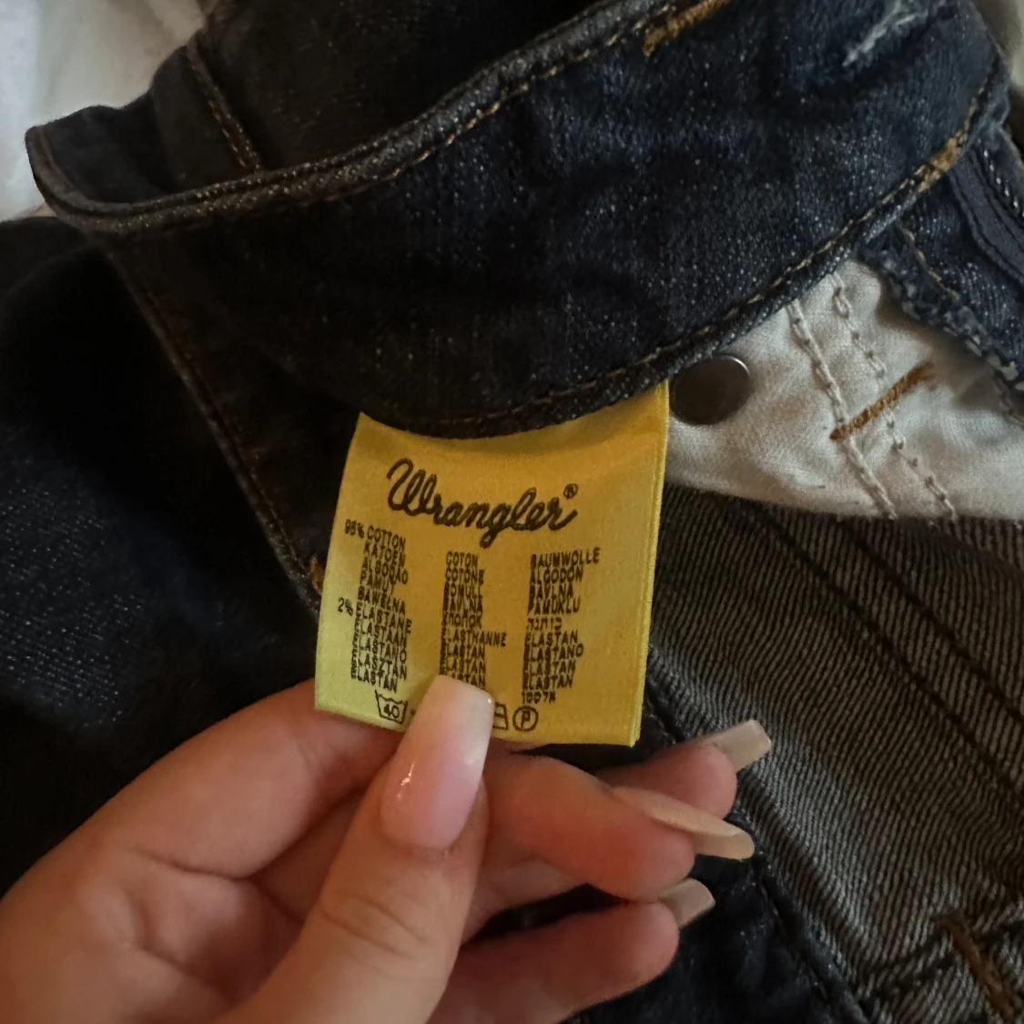 Mörkblå jeansbyxor från Wrangler - 1