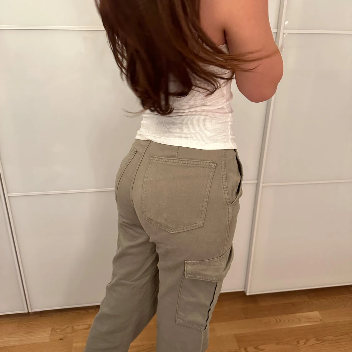 Beiga cargopants med fickor - 1