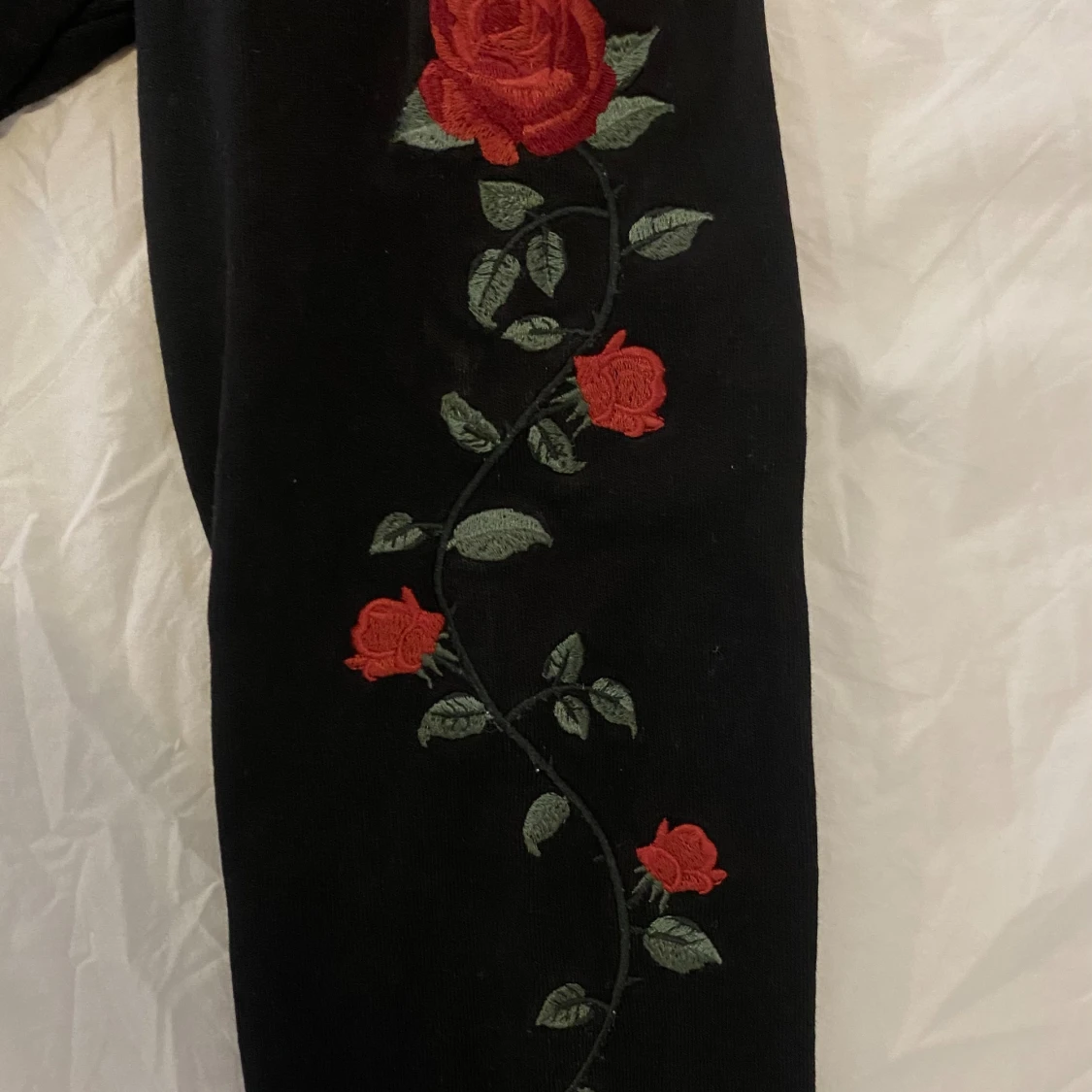 Svart sweatshirt NA-KD - 1